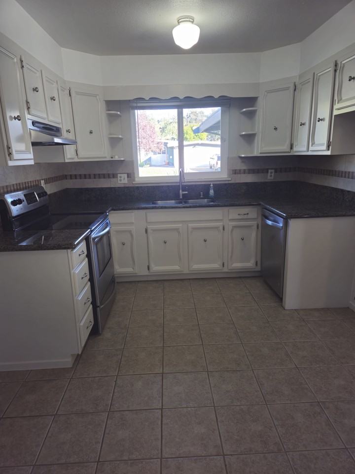 348 Plum St #NA - Photo 5 of 6