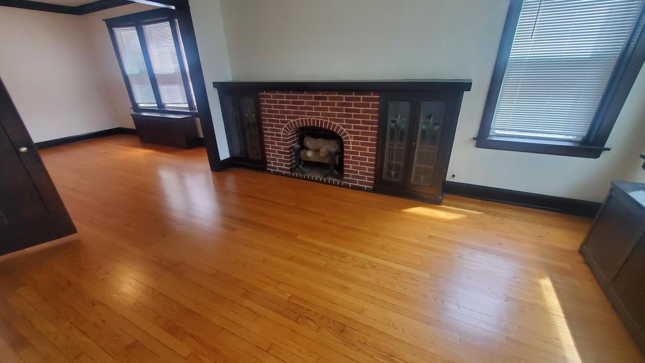 4928 W Barry Ave #1 - Photo 2 of 10