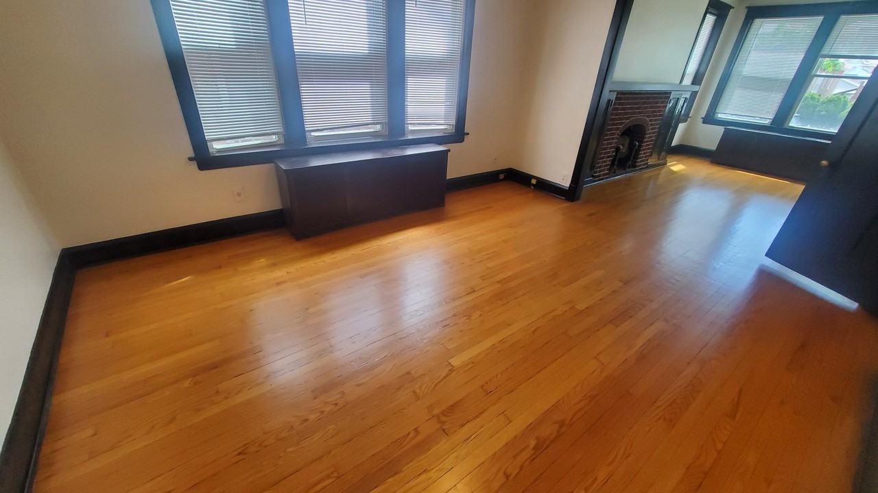 4928 W Barry Ave #1 - Photo 4 of 10
