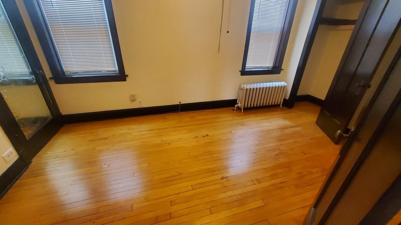 4928 W Barry Ave #1 - Photo 6 of 10