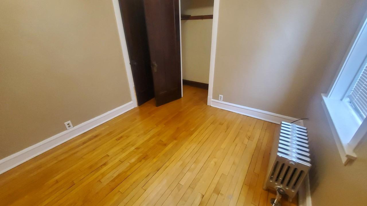 4928 W Barry Ave #1 - Photo 7 of 10