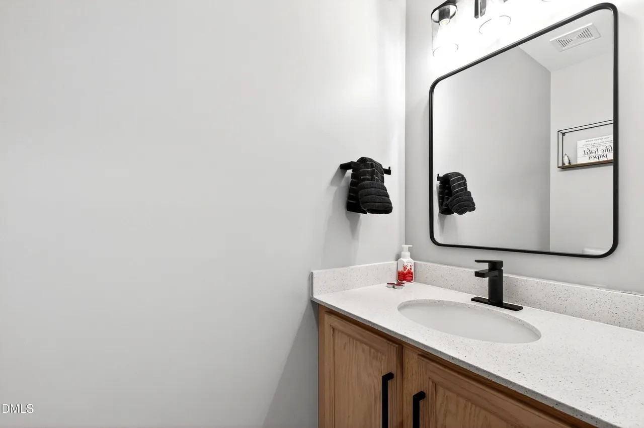 37 Red Ln - Photo 4 of 10