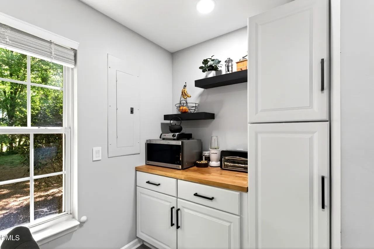 37 Red Ln - Photo 5 of 10