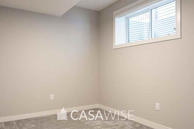 558 Kleins Cres #BS - Photo 4 of 7