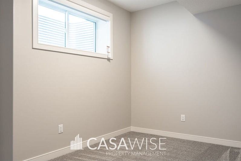 558 Kleins Cres #BS - Photo 5 of 7