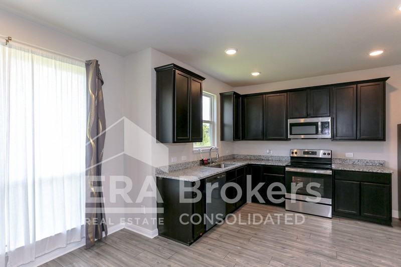 909 Clanton Cv - Photo 5 of 10