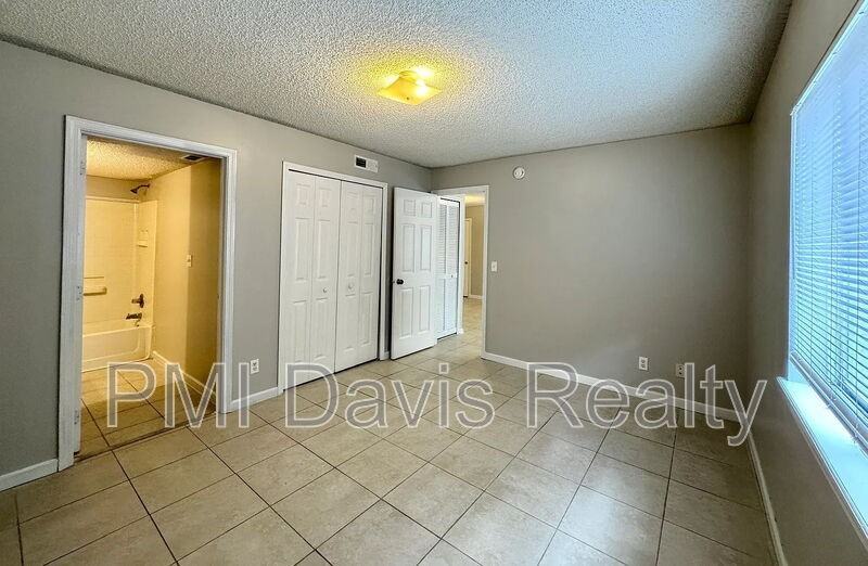 1845 Lindberg Dr #05 - Photo 4 of 22