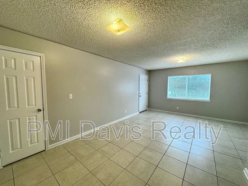 1845 Lindberg Dr #05 - Photo 5 of 22