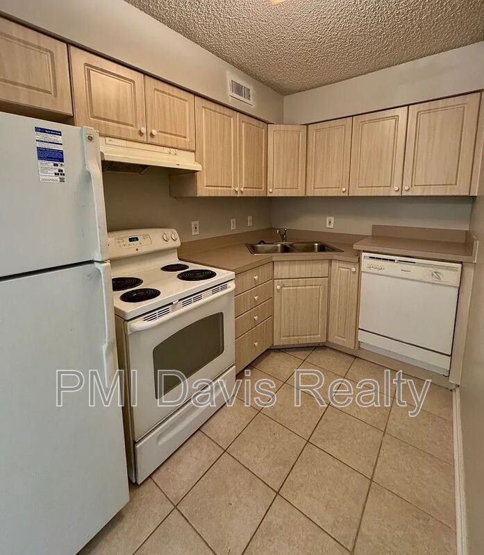 1845 Lindberg Dr #05 - Photo 6 of 22