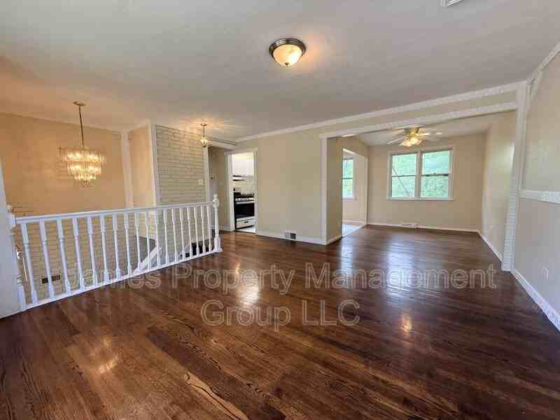 8517 W 87th Pl - Photo 2 of 10