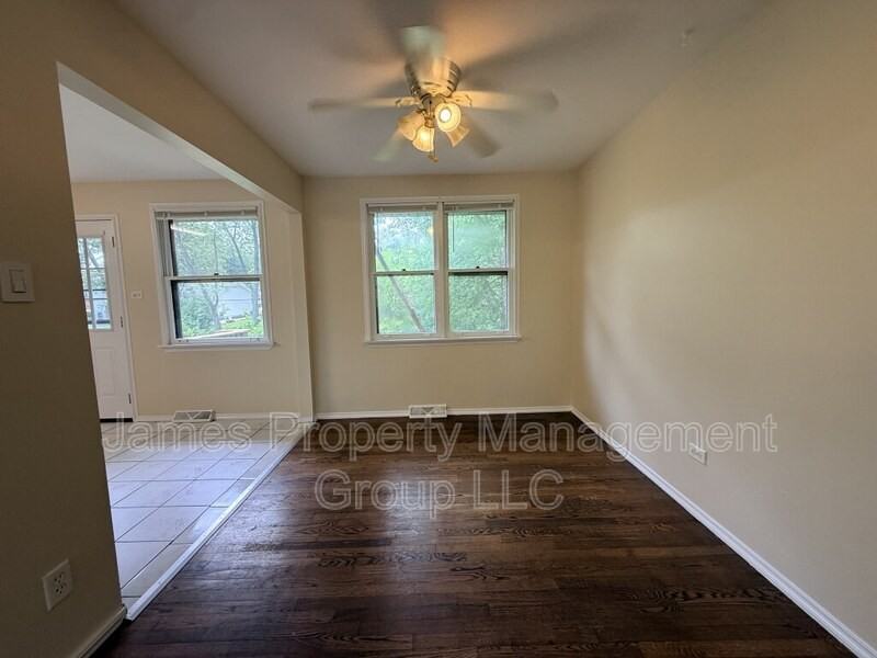 8517 W 87th Pl - Photo 3 of 10