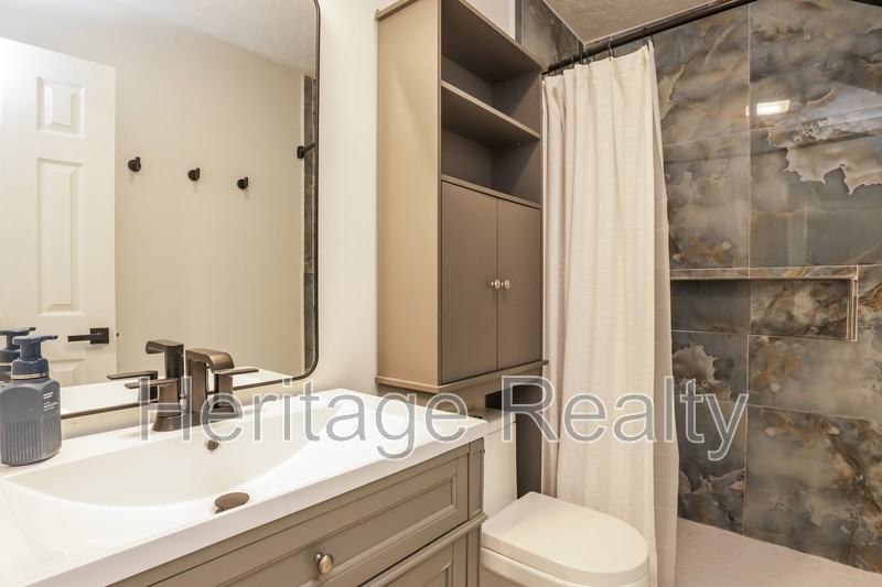 2574 Kenilworth Ln - Photo 6 of 7