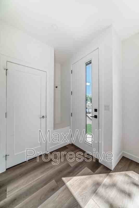 7724 105 Ave Nw #MAIN - Photo 5 of 15