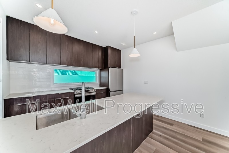 7724 105 Ave Nw #MAIN - Photo 7 of 15