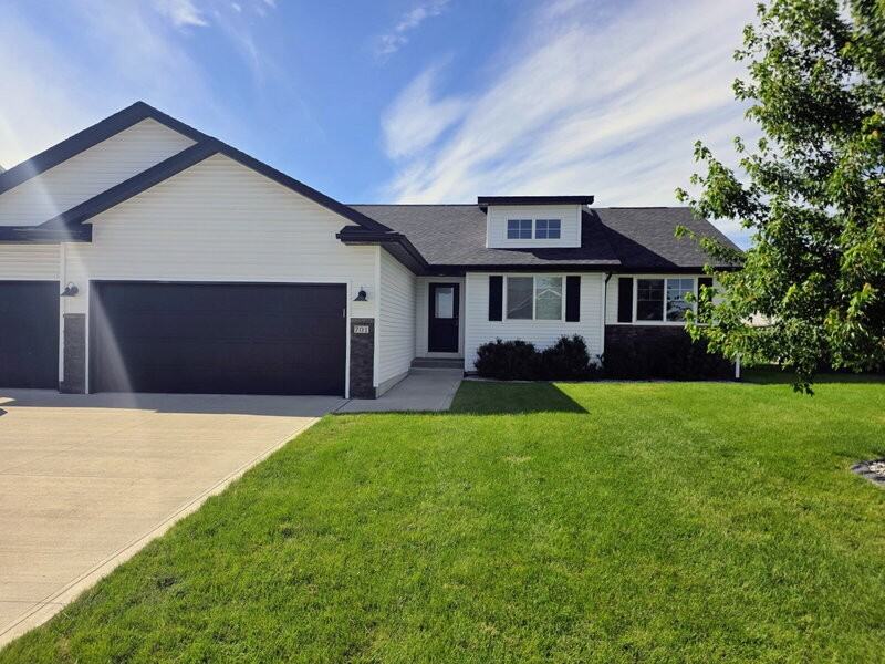 701 Bradford Dr - Photo 2 of 38