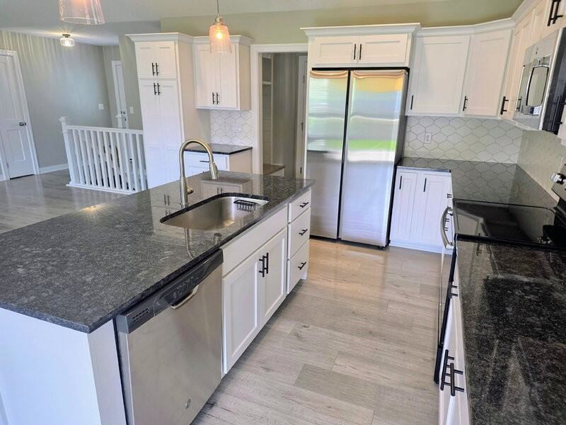 701 Bradford Dr - Photo 4 of 38
