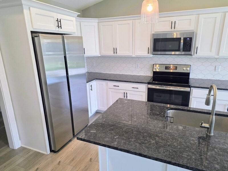 701 Bradford Dr - Photo 5 of 38