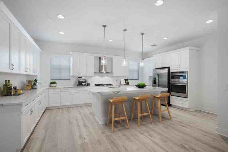 12546 Gross Pointe Dr - Photo 4 of 35