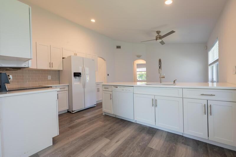 10651 Buttonwood Lake Dr - Photo 3 of 27