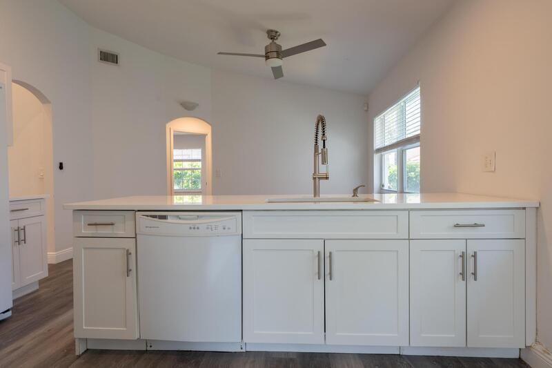 10651 Buttonwood Lake Dr - Photo 6 of 27