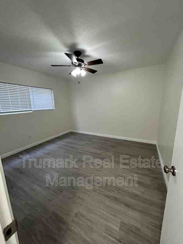 1811 Huntington Dr #2 - Photo 3 of 6