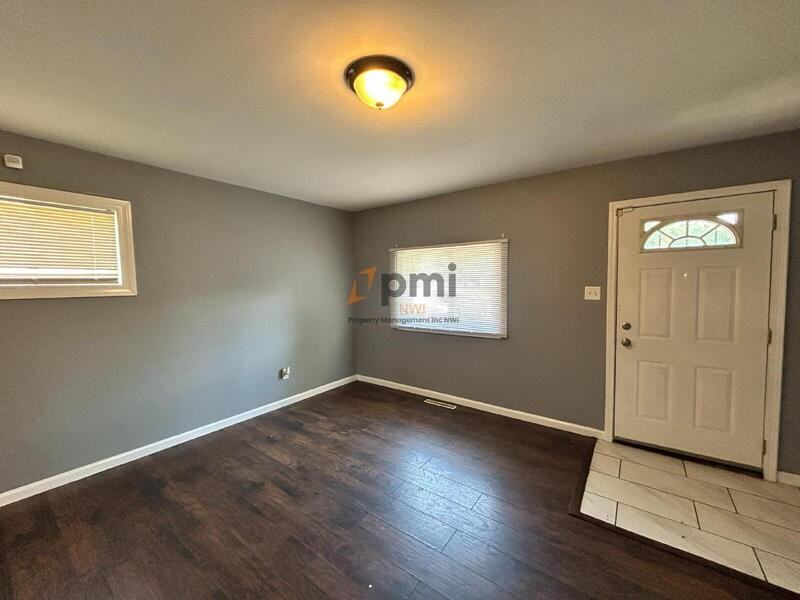 2166 Wisconsin St - Photo 3 of 15