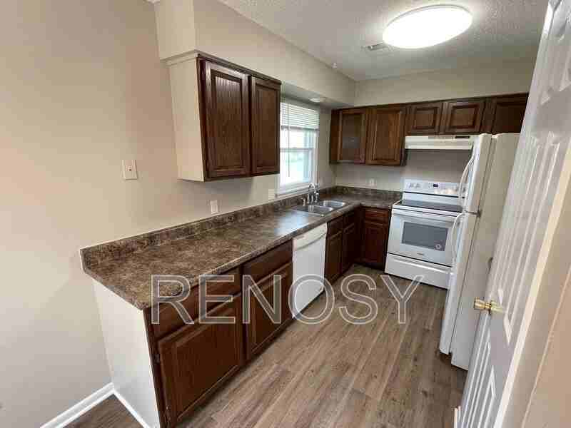 802 Se 10th St - Photo 7 of 18