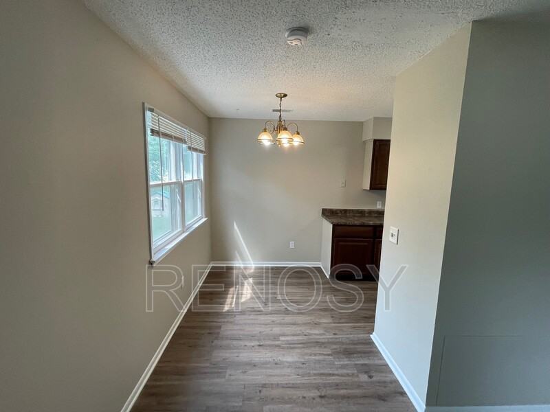 802 Se 10th St - Photo 5 of 18