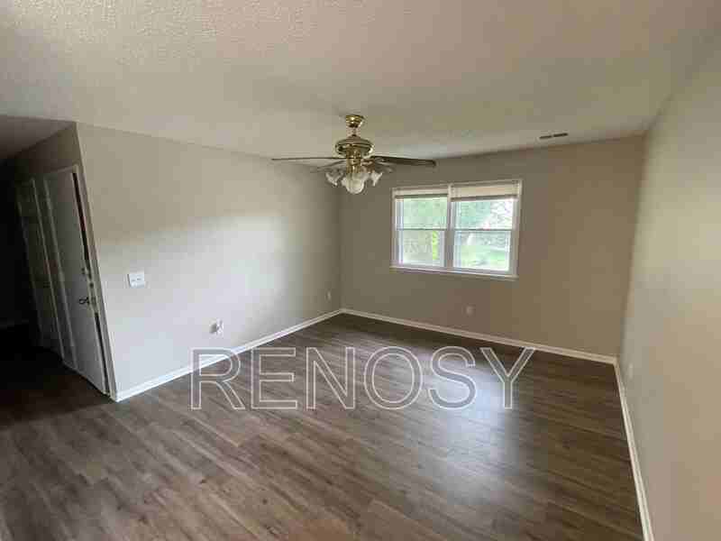 802 Se 10th St - Photo 4 of 18