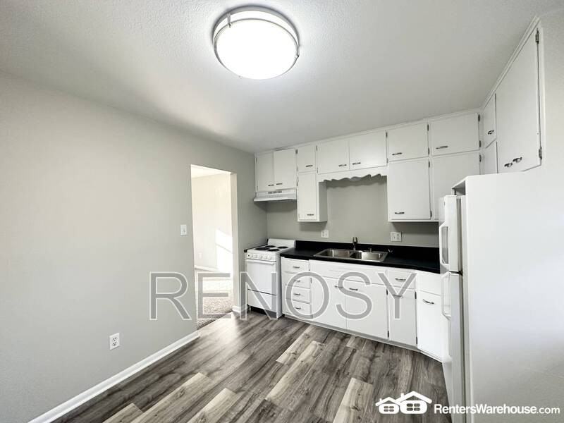 3315 Se 4th St - Photo 3 of 15