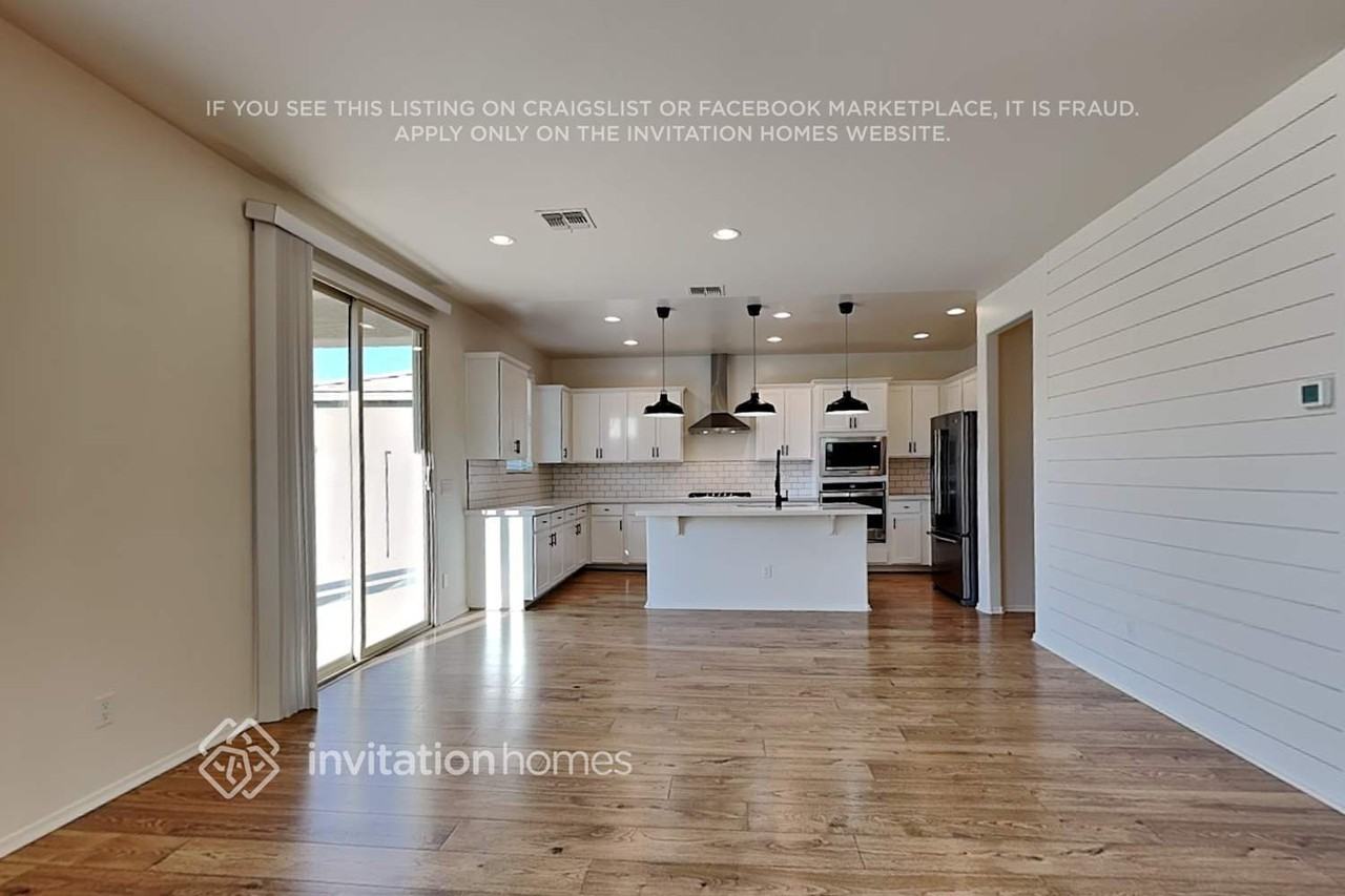 2152 W Emrie Ave - Photo 5 of 23