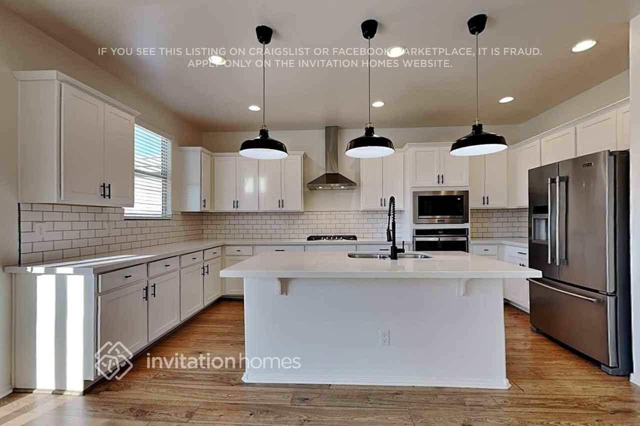 2152 W Emrie Ave - Photo 7 of 23