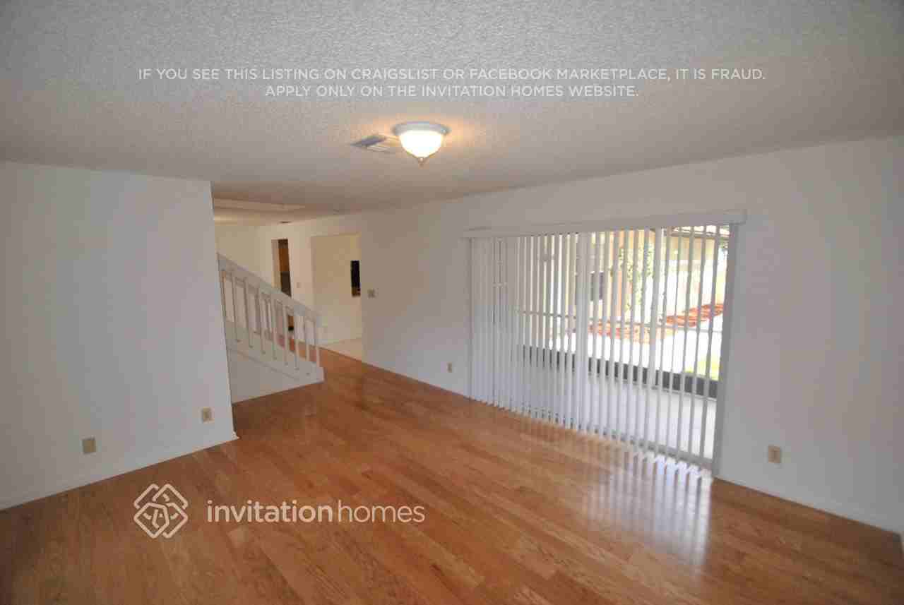 12231 Dartmoor Dr - Photo 3 of 16