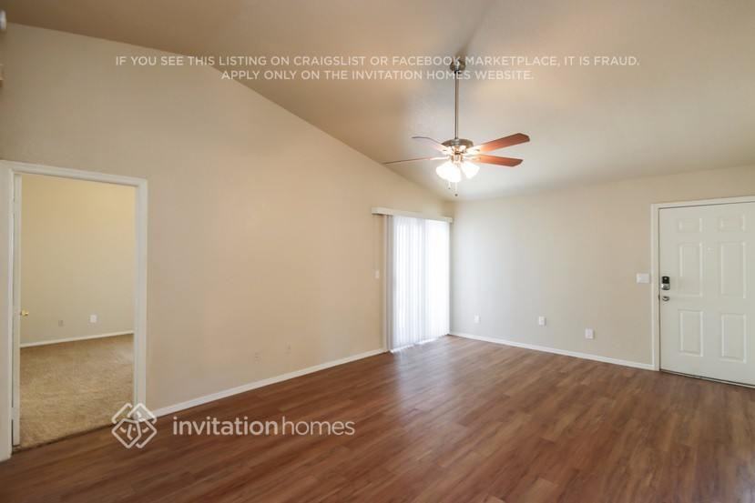 8142 W Mescal St - Photo 6 of 27