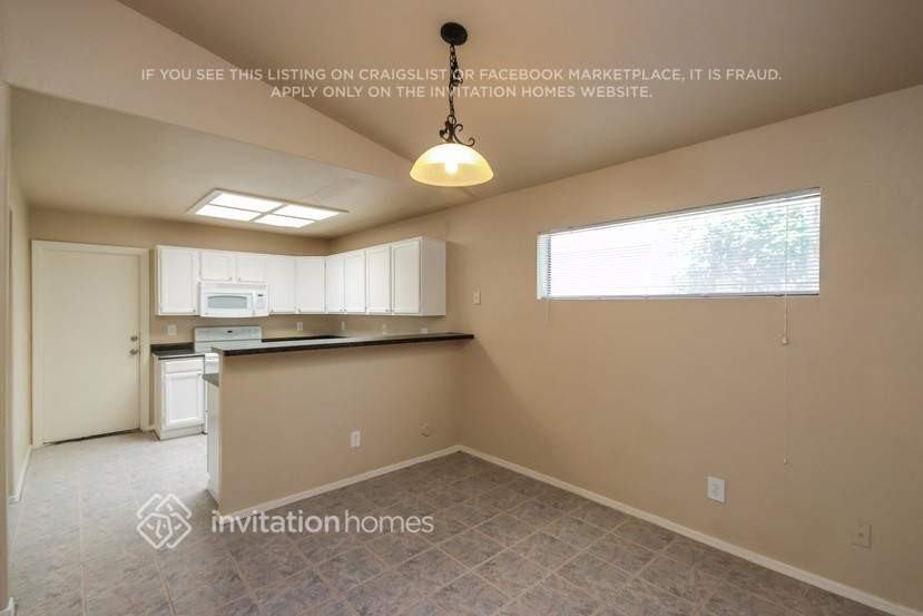 8142 W Mescal St - Photo 7 of 27