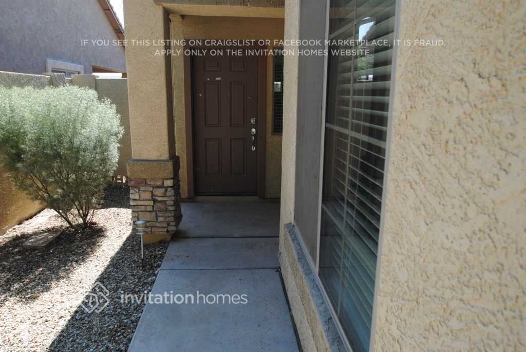 10209 W Parkway Dr - Photo 2 of 13