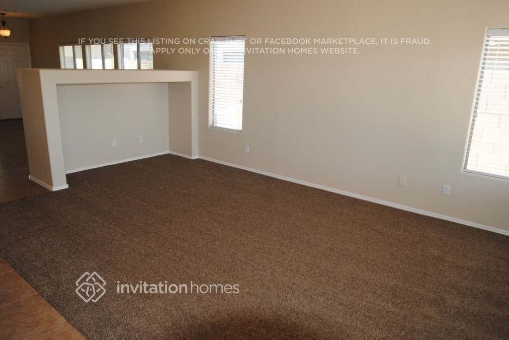 10209 W Parkway Dr - Photo 5 of 13