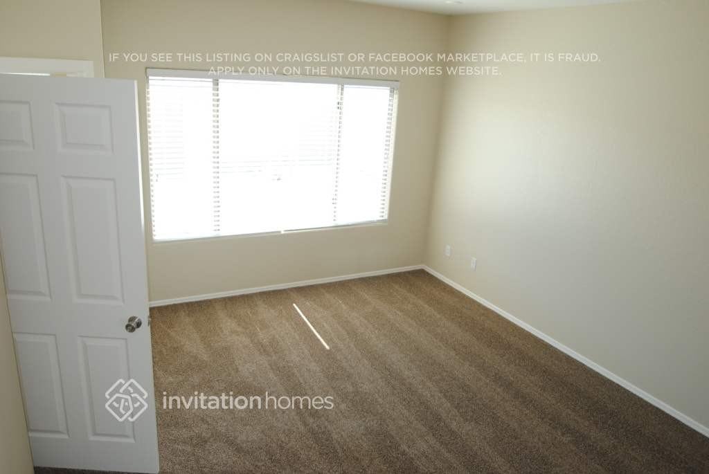 10209 W Parkway Dr - Photo 6 of 13