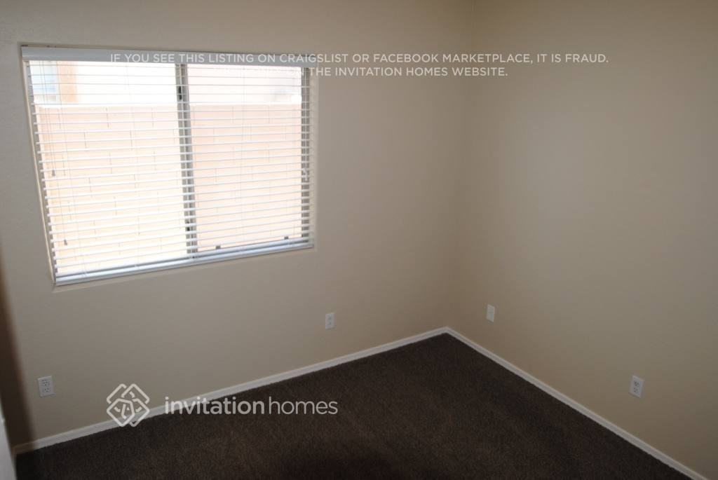 10209 W Parkway Dr - Photo 7 of 13