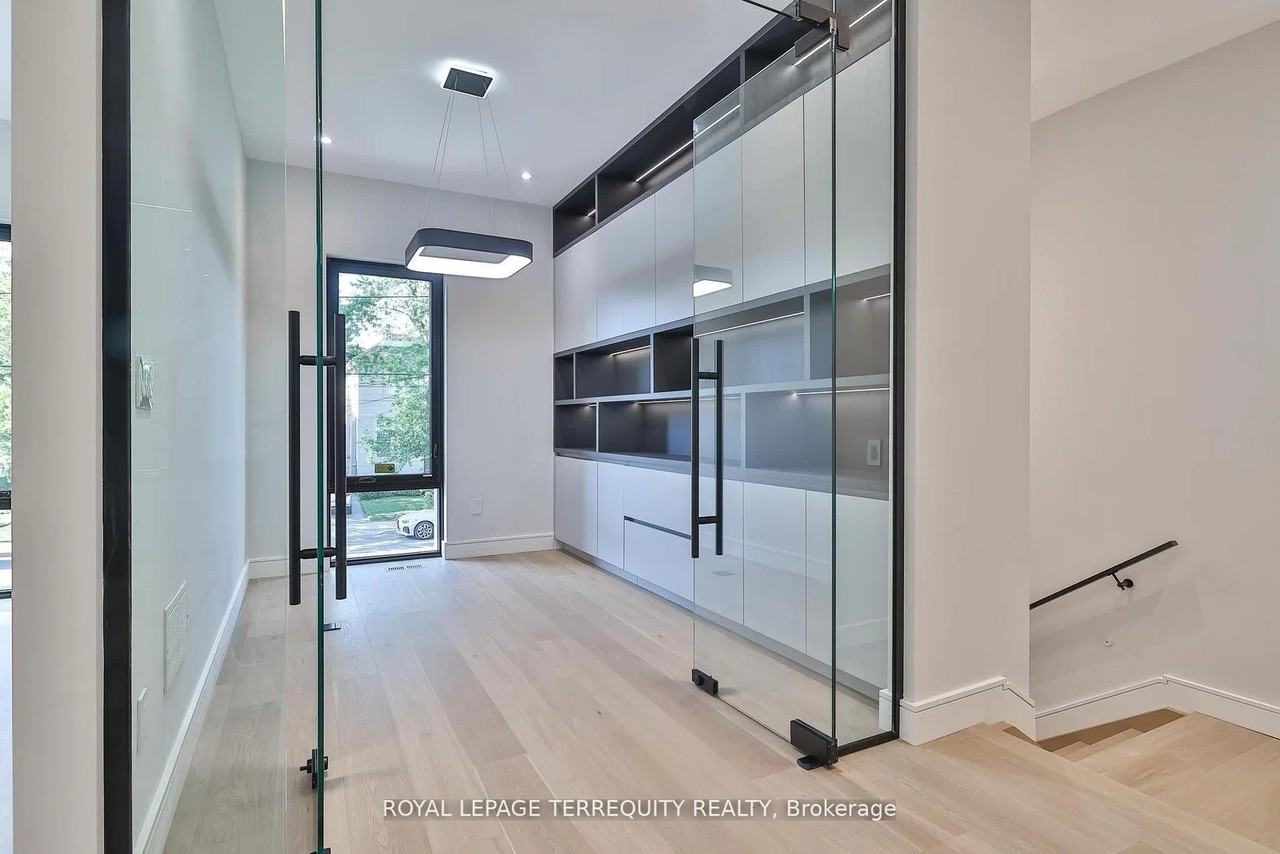 741 Woburn Avenue - Photo 3 of 48