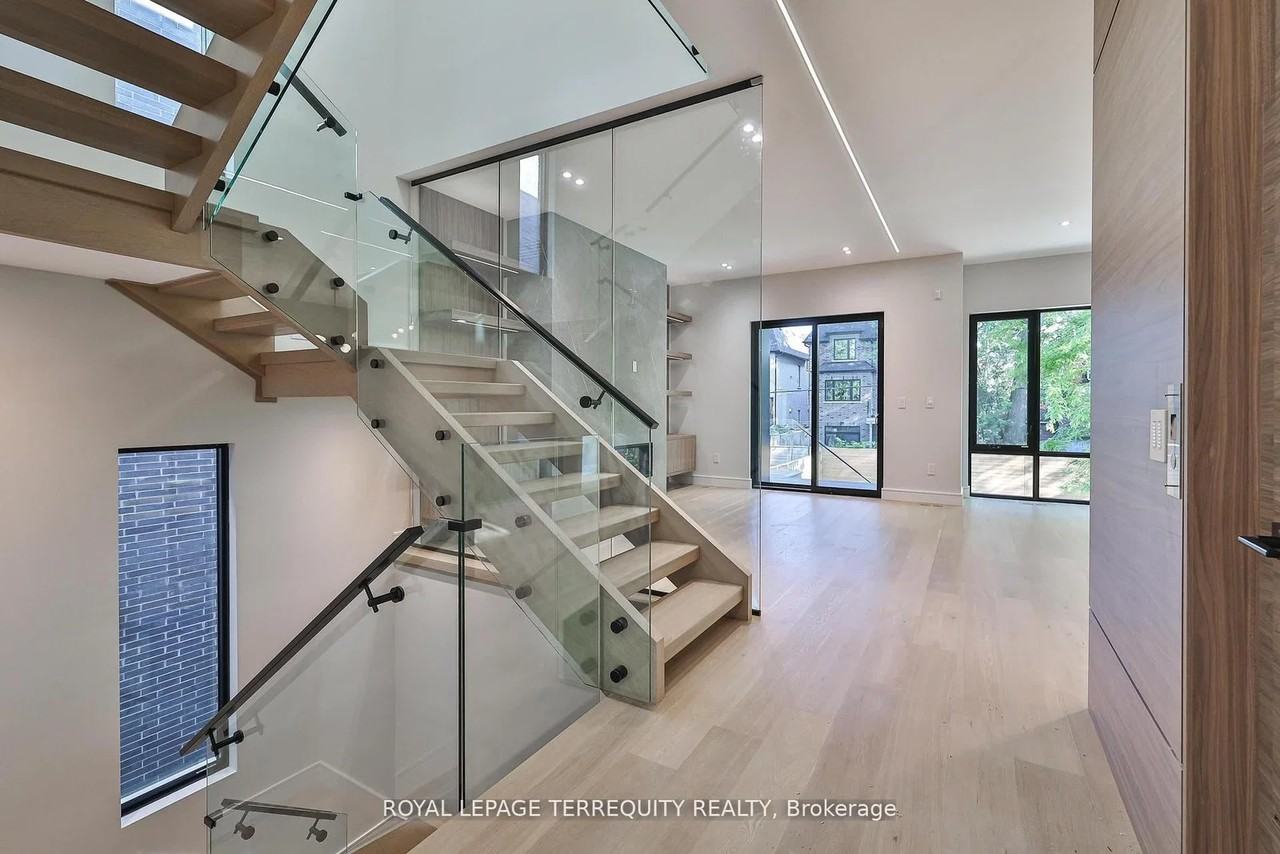 741 Woburn Avenue - Photo 4 of 48