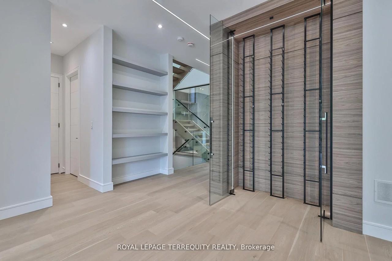 741 Woburn Avenue - Photo 5 of 48