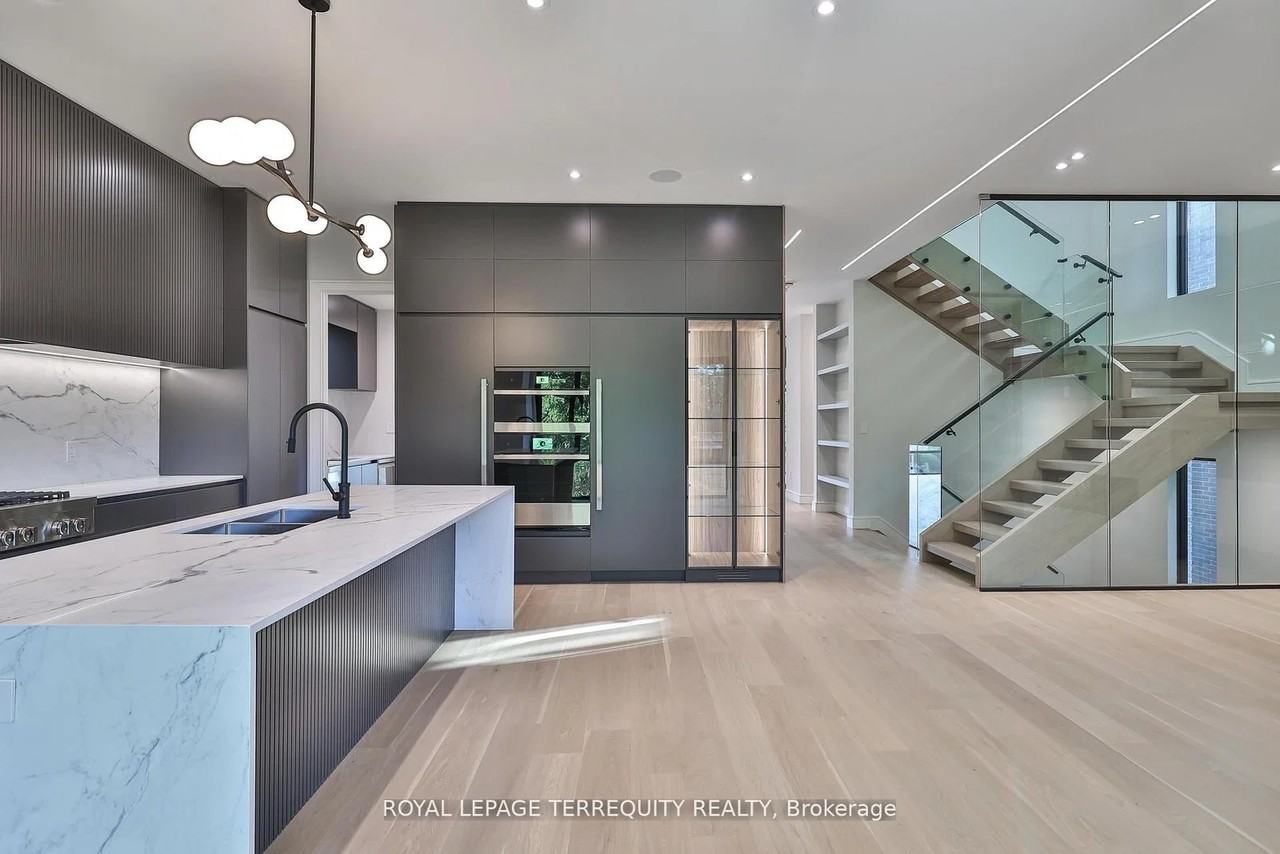 741 Woburn Avenue - Photo 6 of 48