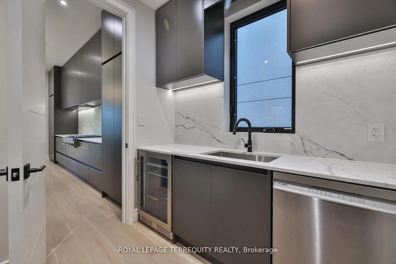741 Woburn Avenue - Photo 18