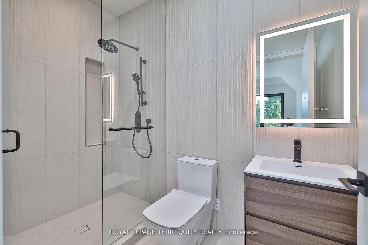741 Woburn Avenue - Photo 33