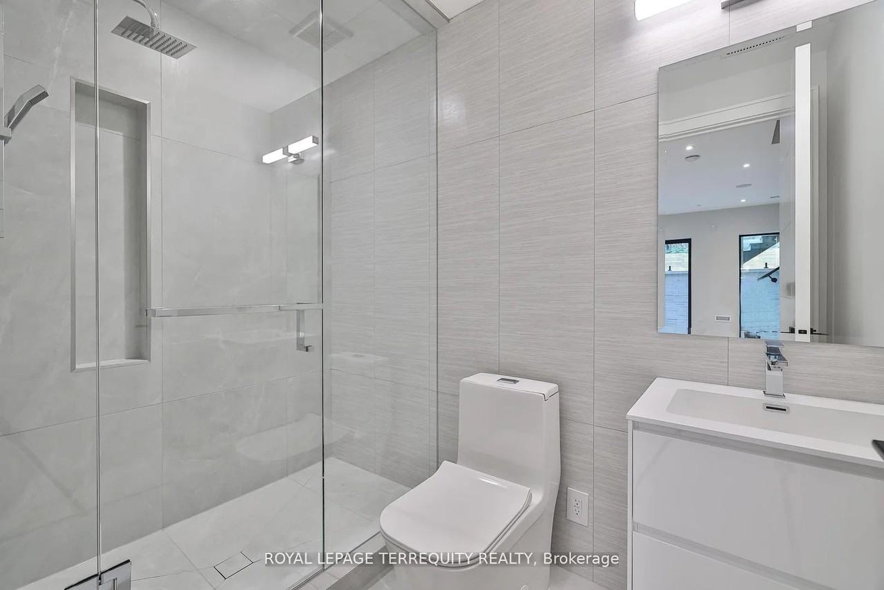 741 Woburn Avenue - Photo 35