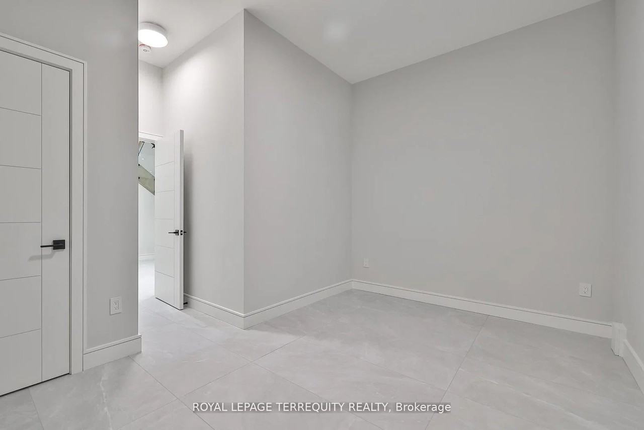 741 Woburn Avenue - Photo 36
