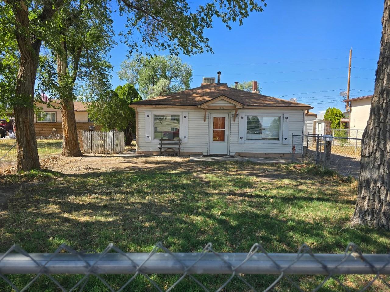 1824 Rood Ave - Photo 2 of 20