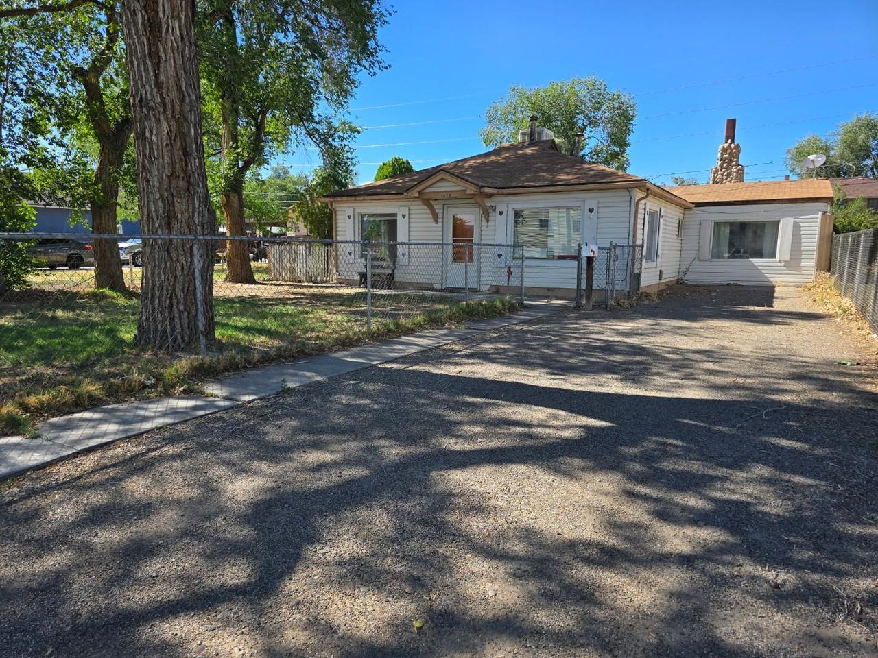 1824 Rood Ave - Photo 4 of 20
