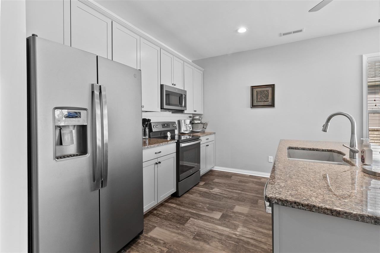 823 Saucer Ct - Photo 2 of 9